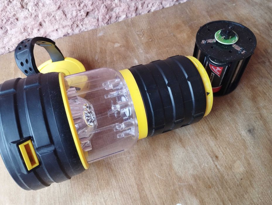 Кемпінговий фонарік на батарейках, мож  під Lion