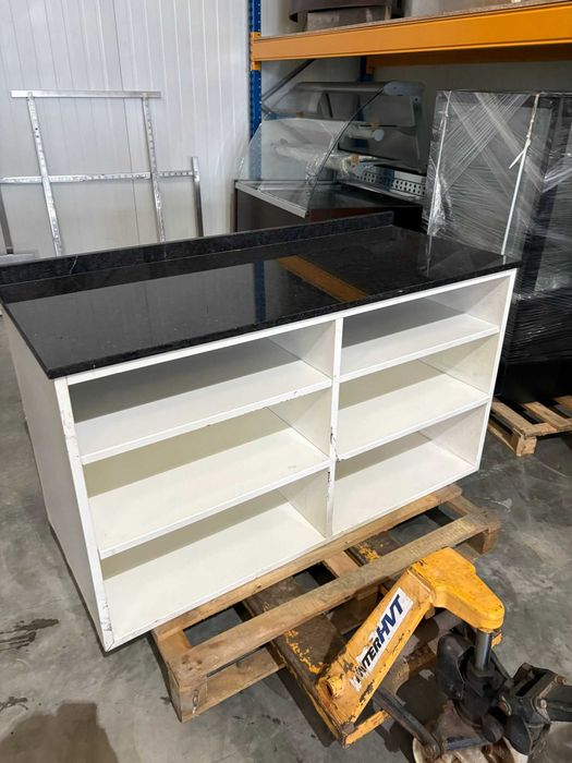 Balcão em Laminado Branco Com Pedra Preto Angola