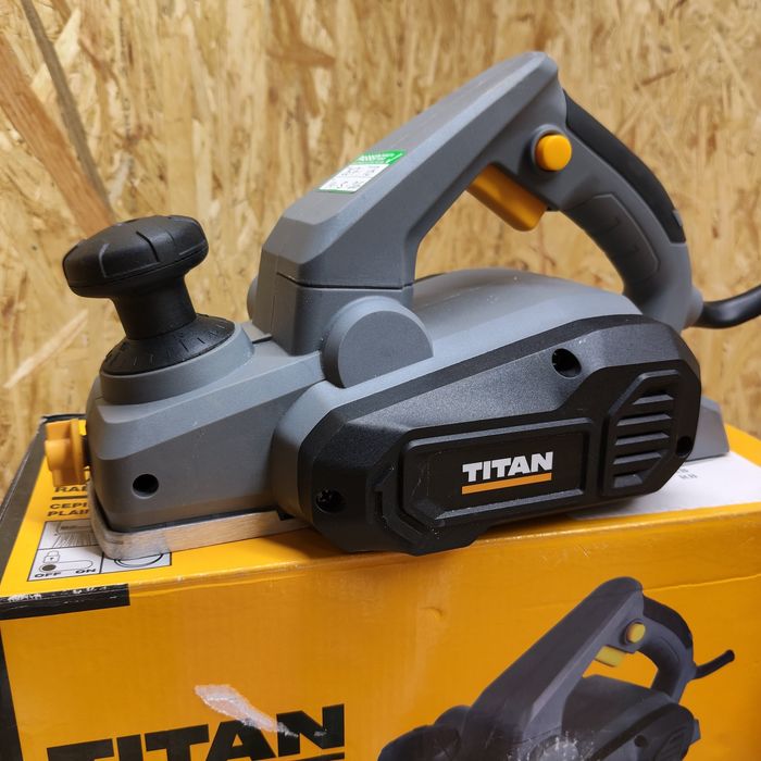 Strug elektryczny titan 900w ttb876pln