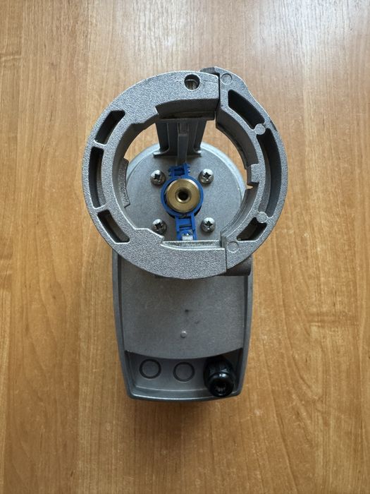 Siłownik liniowy do zaworów