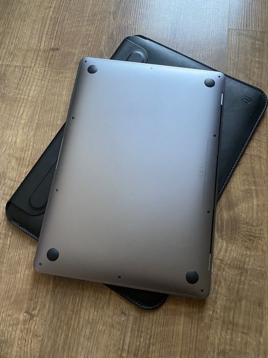 MacBook Air 2020 M1 (A2337) - uszkodzona matryca