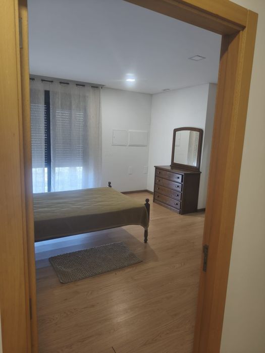 Alugo Andar Moradia T3