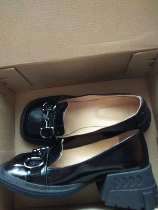 Шкіряні жіночі туфлі