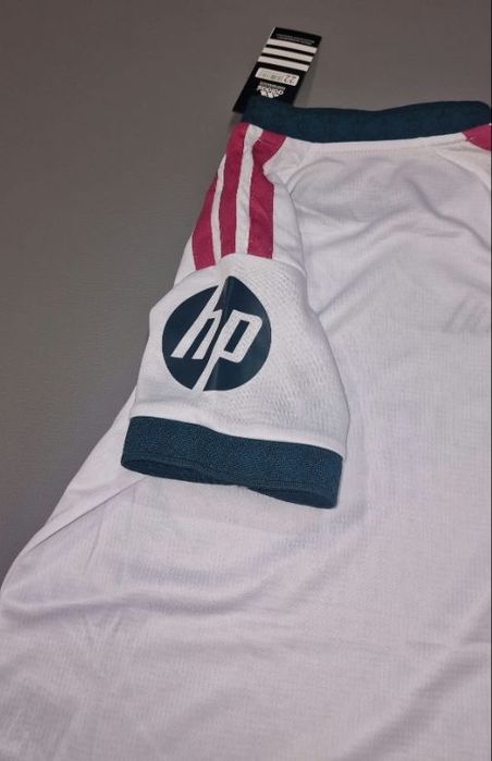 Kit de calção e camisola de Real Madrid