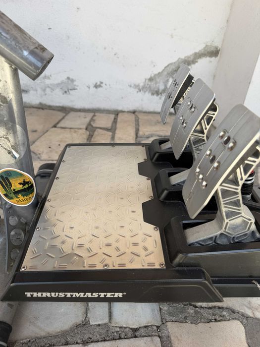 Cockpit Simrace - Fanatec Porsche 911 GT2 wheel + Pedal Thrustmaster T-LCM + PlaySeat