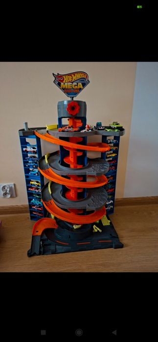 zakręcony mega garaż hot wheel duży