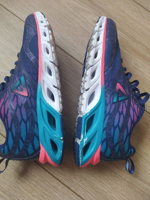 Кроссовки Peak 35 p 22.5 см