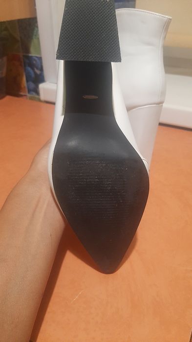 Ботильоны. Белого цвета