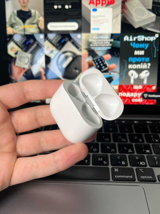 Магазин б/у Кейс AirPods 4 A3059 A3056 A3055 A3057 Оригинал