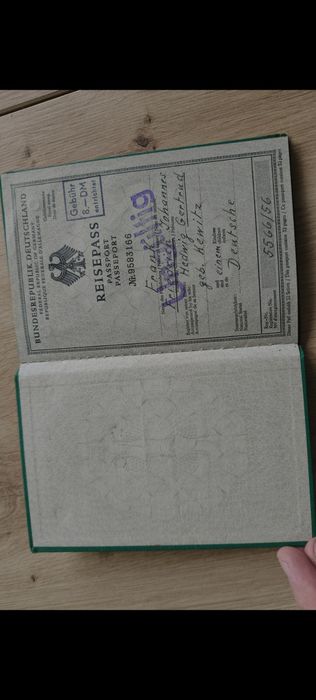 Kolekcjonerski paszport niemiecki z 1956 r