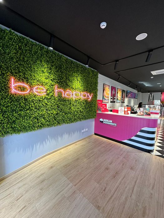 Jardim vertical 11m2 com Neon BE HAPPY