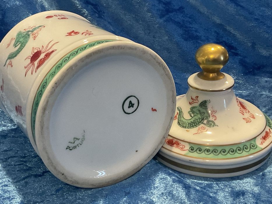 Vista alegre pote com tampa tema dragão 16 cm ,anúncios abaixo .