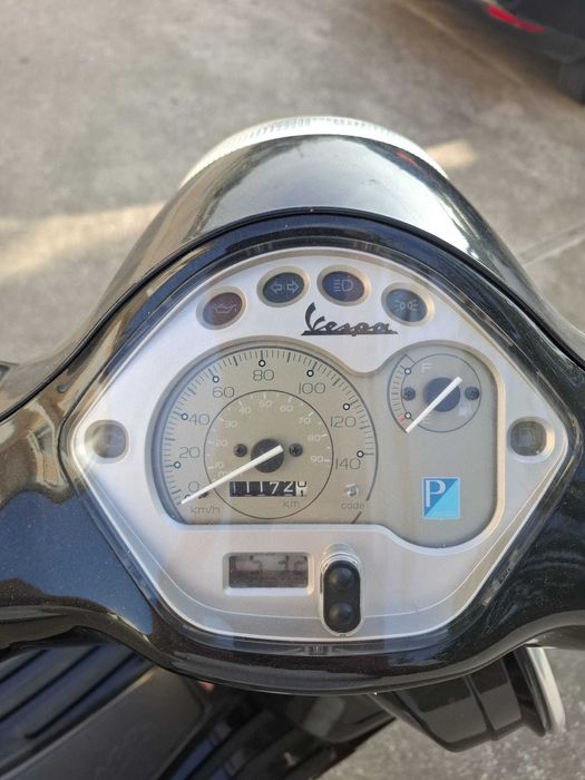 Mota Vespa 125 como nova
