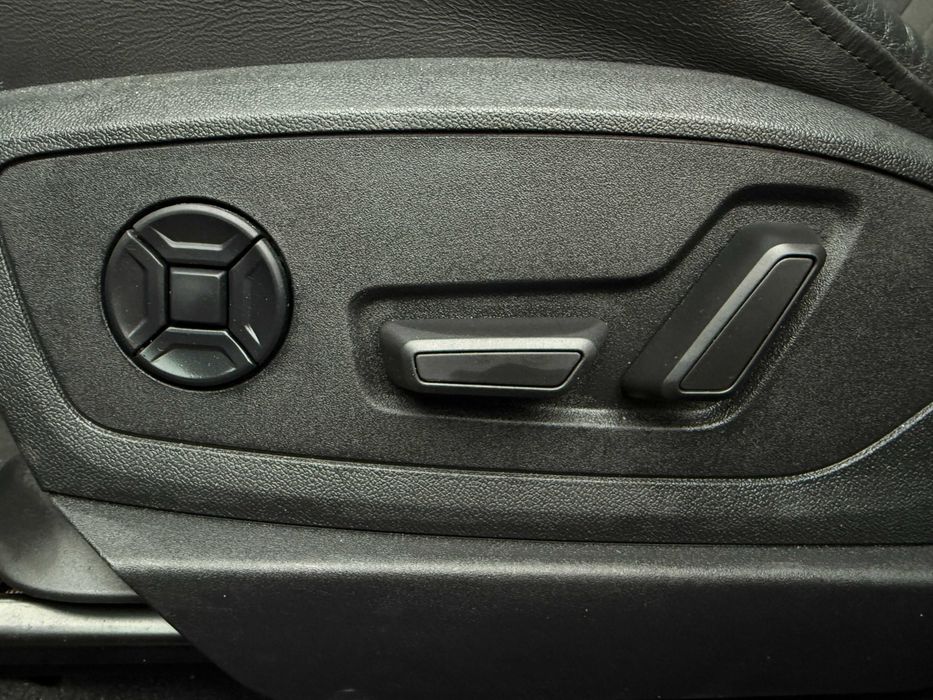Сидіння салон Audi E-tron Etron