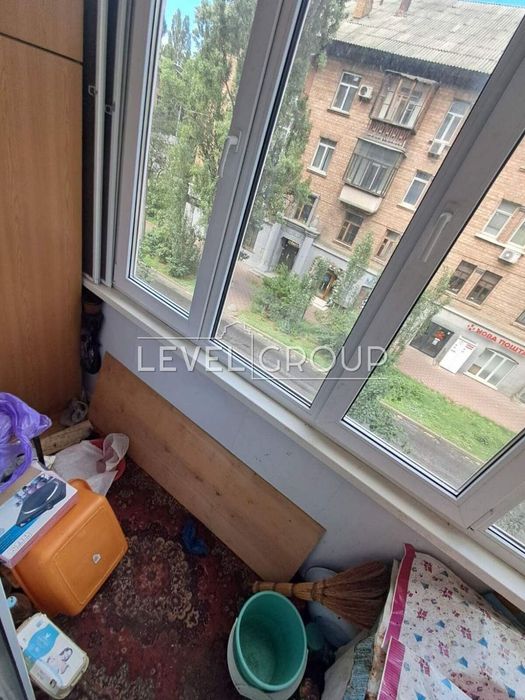 Продаж просторої 2-кімнатної квартири в цегляній сталінці на Печерську.