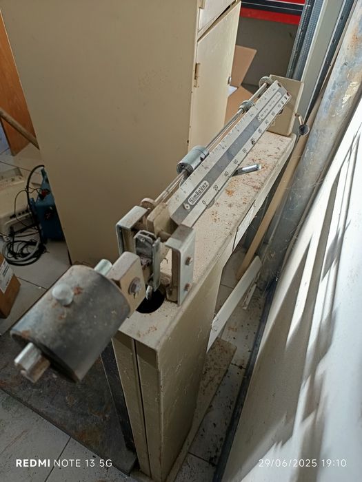 Balança à moda antiga a funcionar