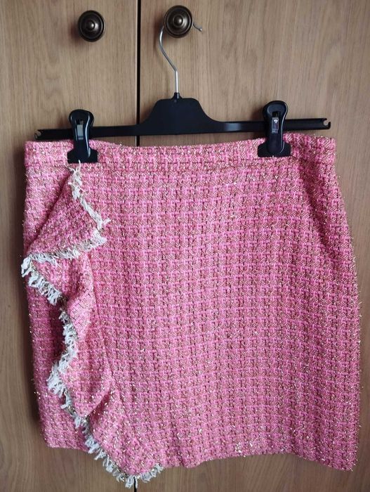 MANGO Suit Skirt, pink and shiny, never worn. Size L.