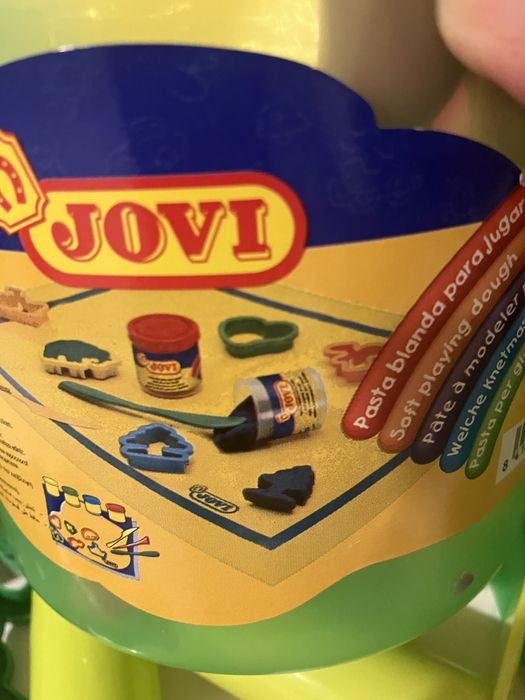 Caixa com moldes e utensililíos para plasticina