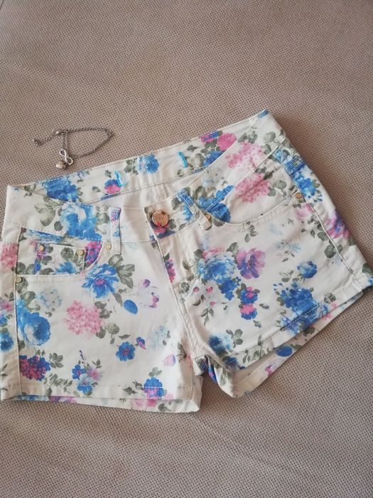 Spodenki w kwiaty+ GRATIS