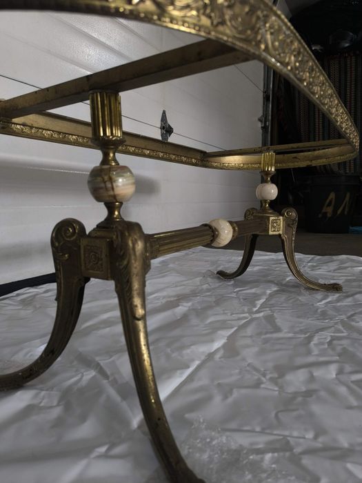 Mesa antiga de apoio em mármore