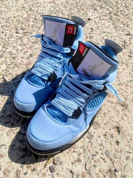 Кросівки Air Jordan 4 Retro 'University Blue'