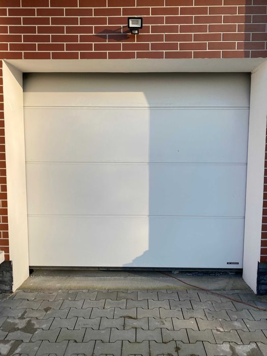 Brama garażowa biała