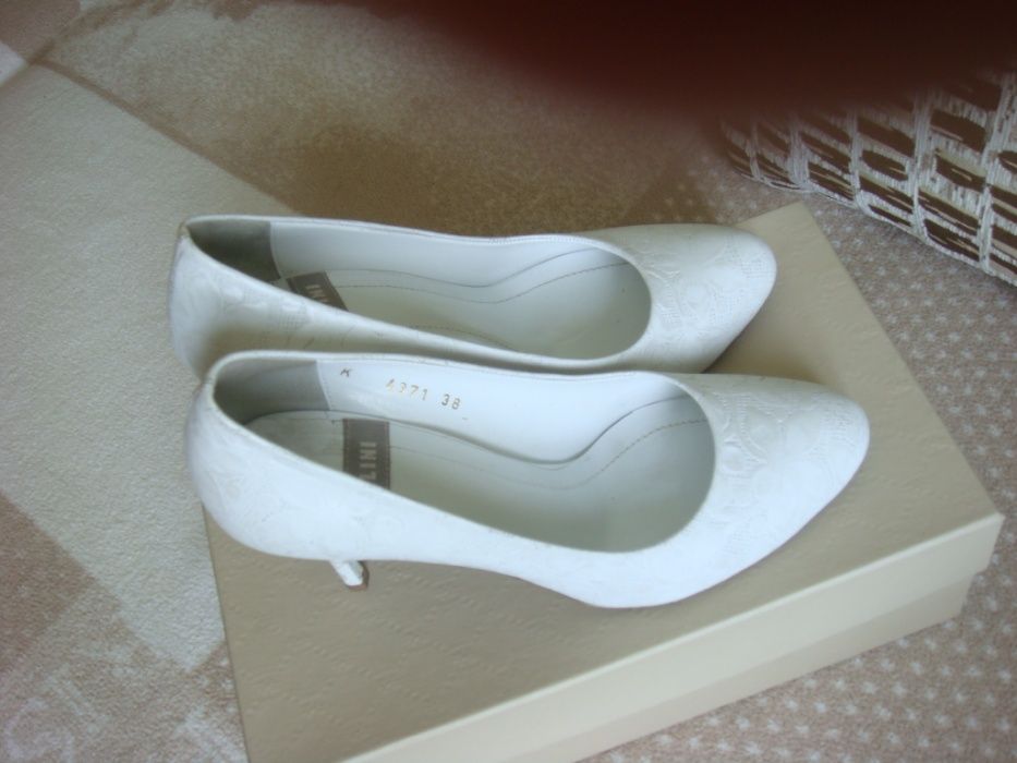 Туфли Fellini 38 р. кожаные белые итальянские свадебные