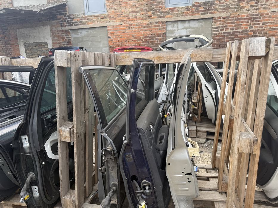 Двері дверька Пежо 508sw передні задні ліва права сторона