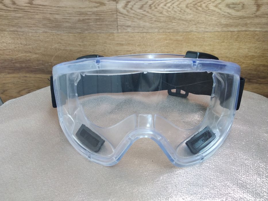 Защитные очки с вентиляцией