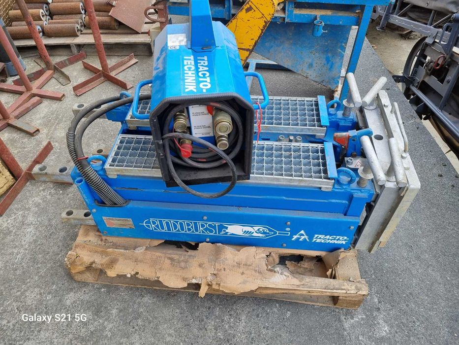 Maszyna do bezwykopowej wymiany rur metodą krakingu statycznego (berstlining) Tracto-Technik Grundoburst 400