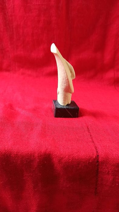 Głowa figurki kobiecej repliki typu „Składane ramiona”.