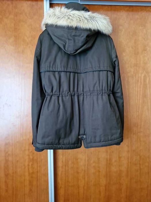 Casaco parka Zara verde tropa com capuz e bolsos tamanho M