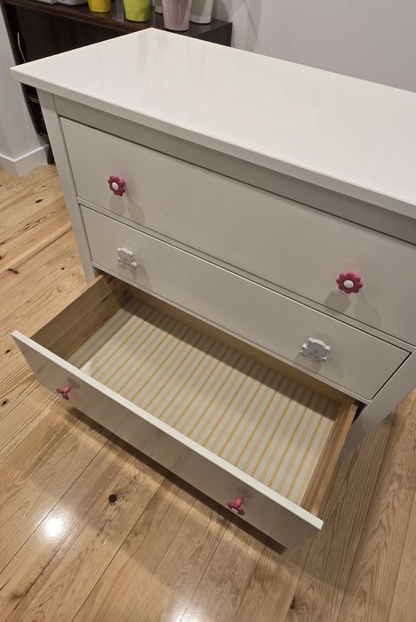 Cómoda Hemnes Ikea 3 gavetas (usada)