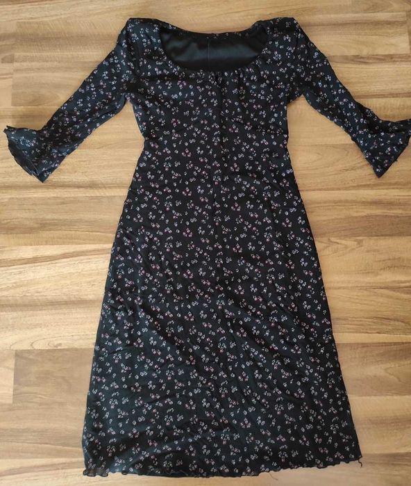 Sukienka w drobne kwiatki