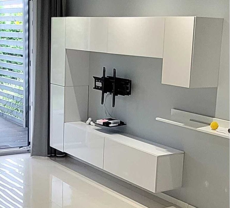 meblościanka , szafki biały połysk