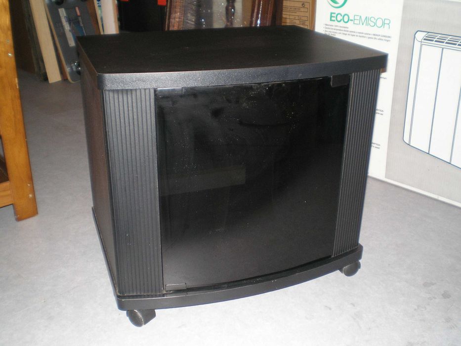 Móvel preto para TV