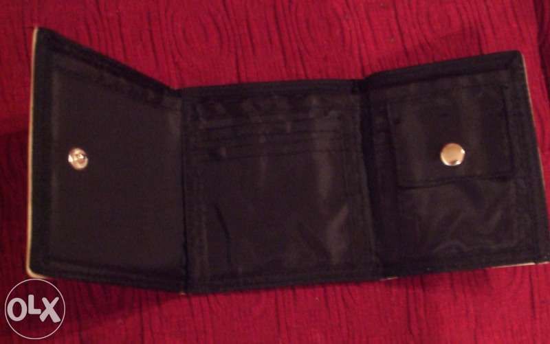 Carteira preta e camel