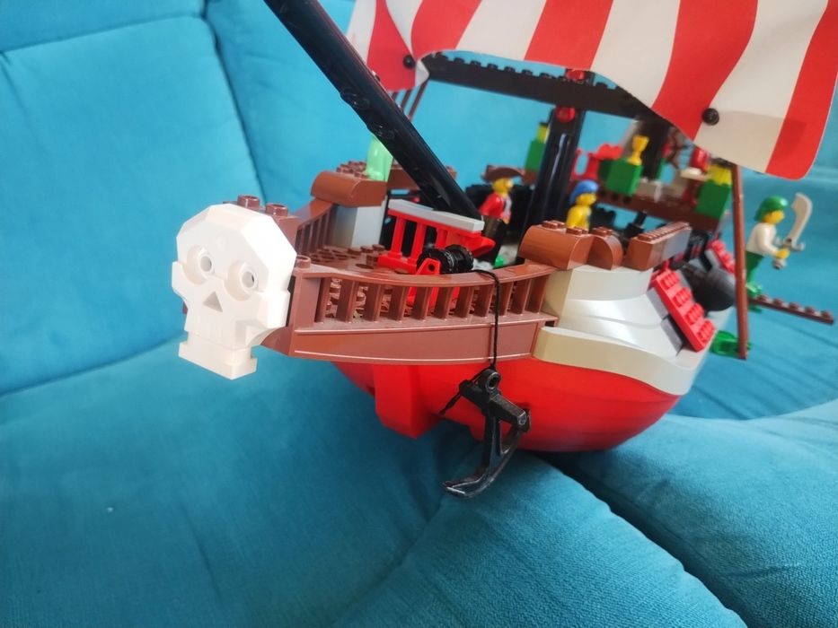 LEGO 7075 Pirates - Statek piracki Kapitana Czerwonobrodego, piraci