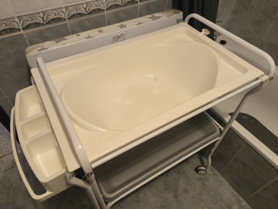 Banheira com muda fraldas
