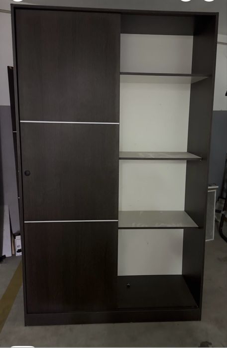 Roupeiro Elegante em Castanho — Transforme o Seu Quarto com Estilo!