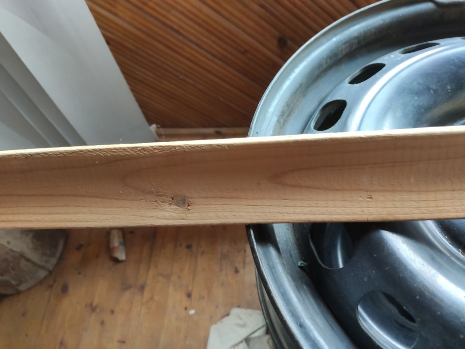 Новые деревянные плинтуса.