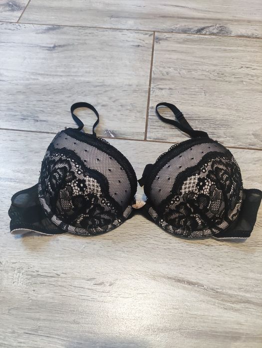 Бюстгальтери Ann Summers
