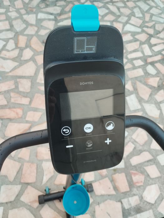 Bicicleta Estática Conectada e com Resistência Motorizada EB140 B