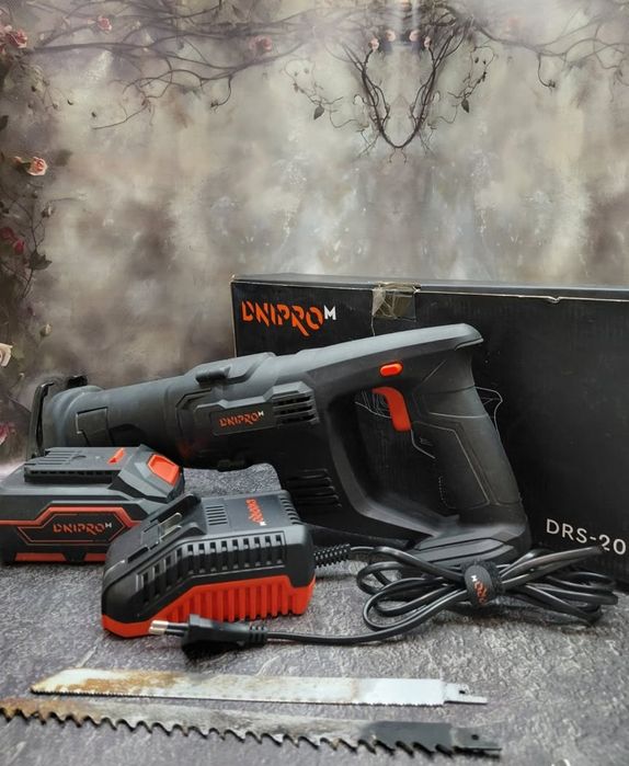 Шабельна пила акумуляторна Dnipro m DRS-200