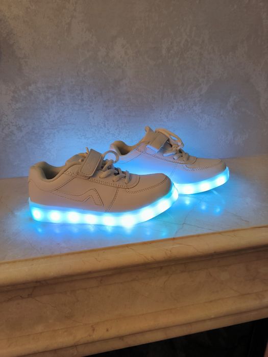 Дитячі кросівки з LED підсвіткою на USB р. 30 (устілка 18.5-19 см) Ідеальний стан