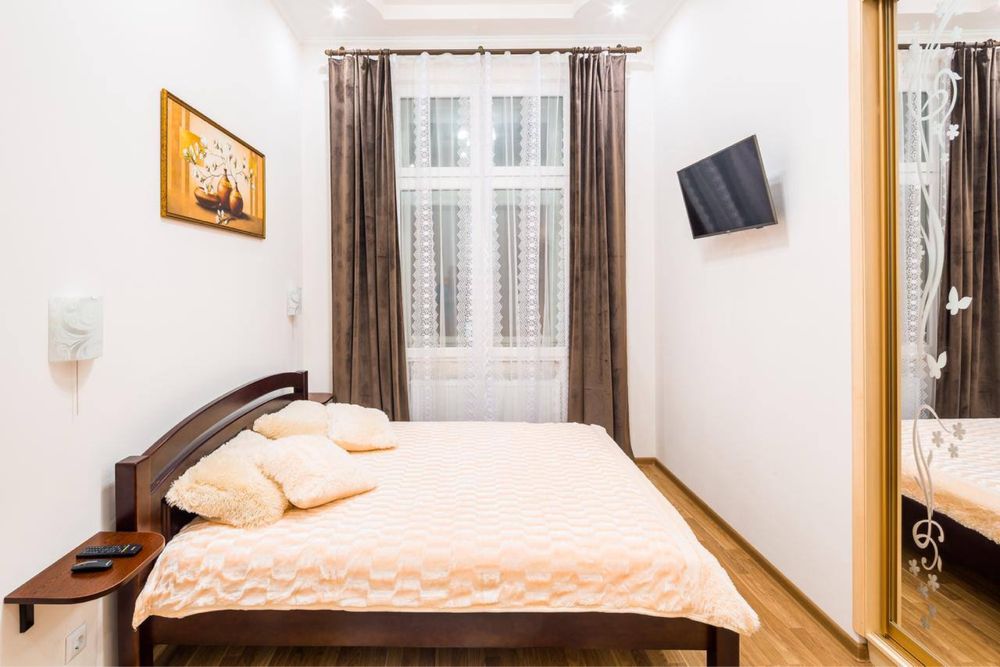 Гарна СВІТЛО Є (до 7осіб) 2х кімн квартира подобово в центрі Львова