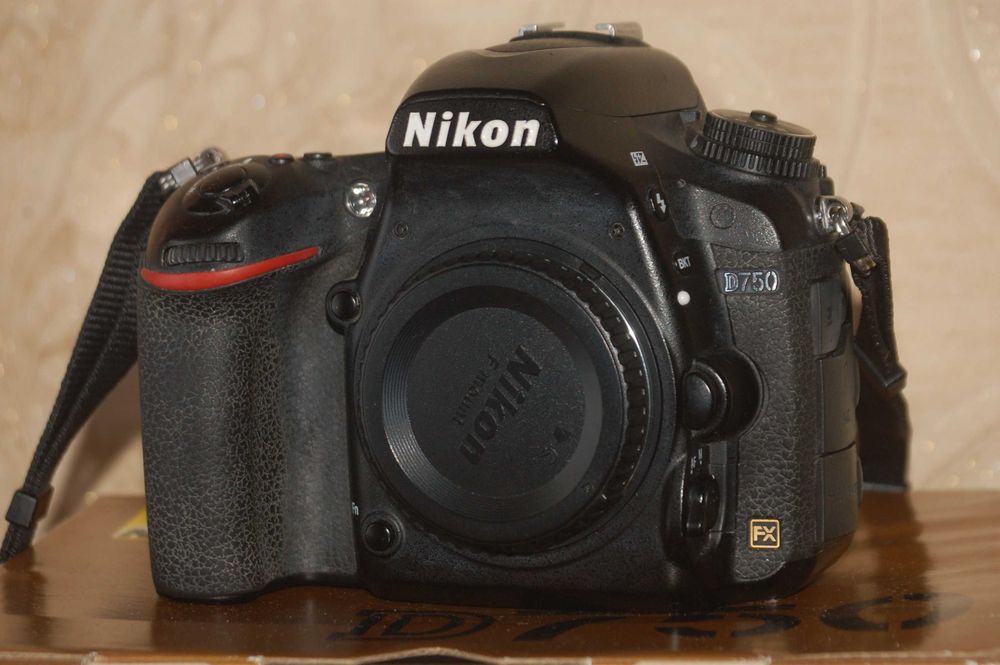 Продам дзеркальний фотоапарат nikon d750 body