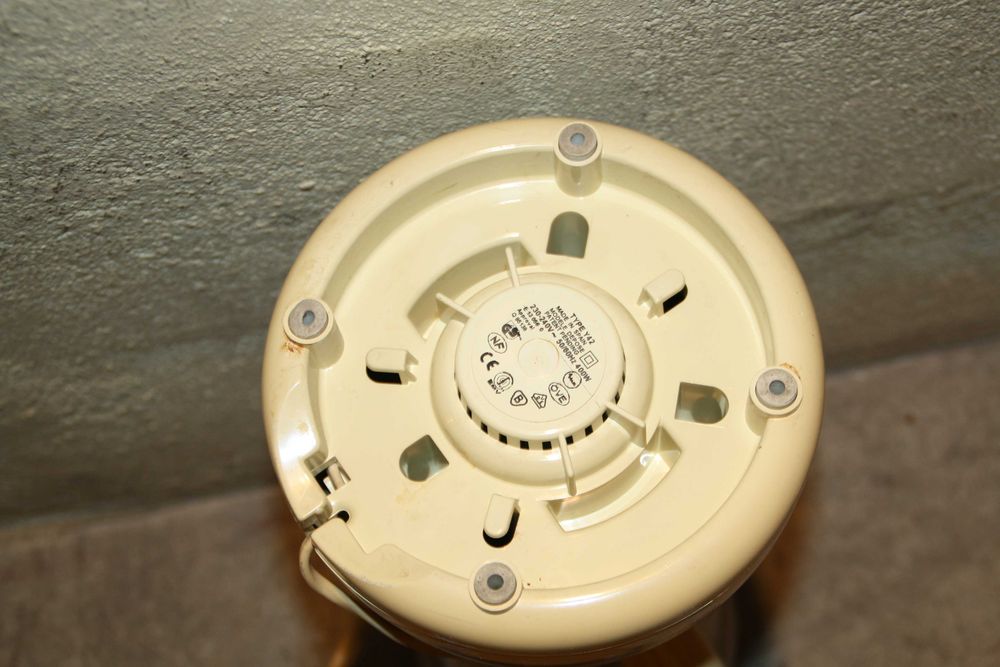 Eletrodomésticos em bom estado- Batedeira, Chaleira e Ferro de engomar