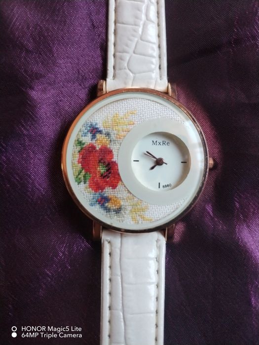 Продам часы женские с вышивкой