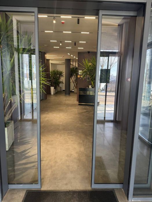 Продаж окремого комерційного поверху 270 м² із видом на став, вул. Білецька